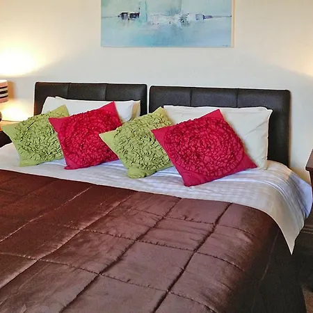 Nyaraló Holiday Homes - Eir031013-lya *